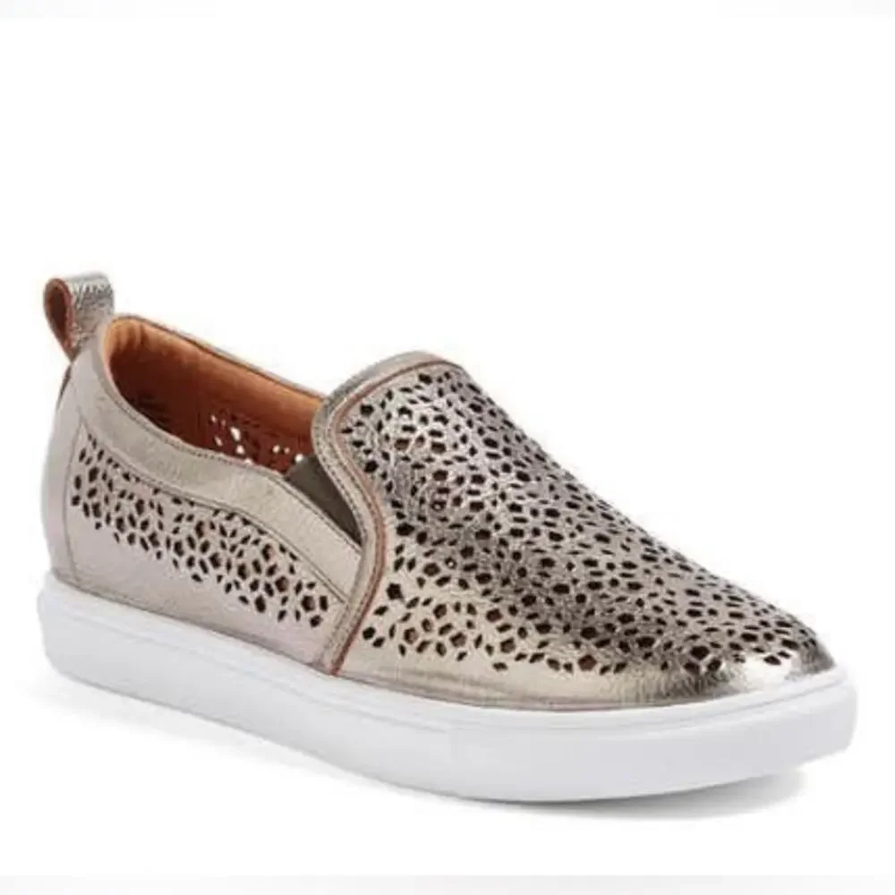 CASLON Eden 2 Perforated Platform Metallic Leather Sneaker Women’s Size 8.5